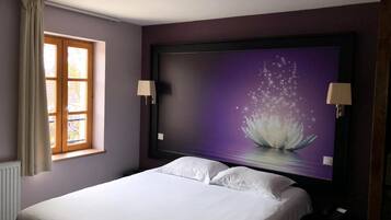 Een kluis op de kamer, een bureau, geluiddichte muren, gratis wifi