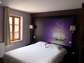 In-room safe, desk, soundproofing, free WiFi