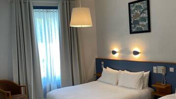 Standard Quadruple Room | In-room safe, desk, iron/ironing board, free cribs/infant beds