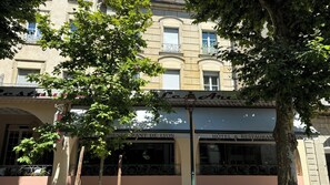 Mặt tiền nơi lưu trú