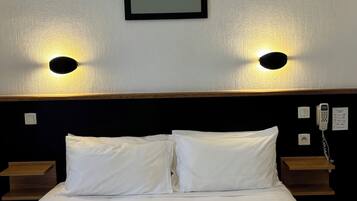 Standard Single Room | Peti besi dalam bilik, meja, seterika/papan seterika