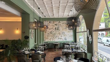 Breakfast, lunch, dinner served; French cuisine