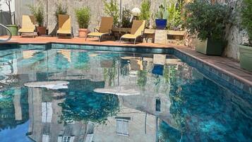 Piscine couverte, piscine extérieure