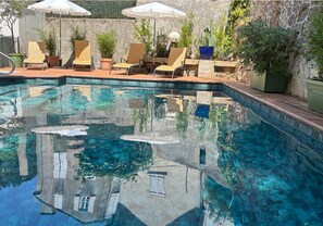 Hồ bơi trong nhà, hồ bơi ngoài trời 