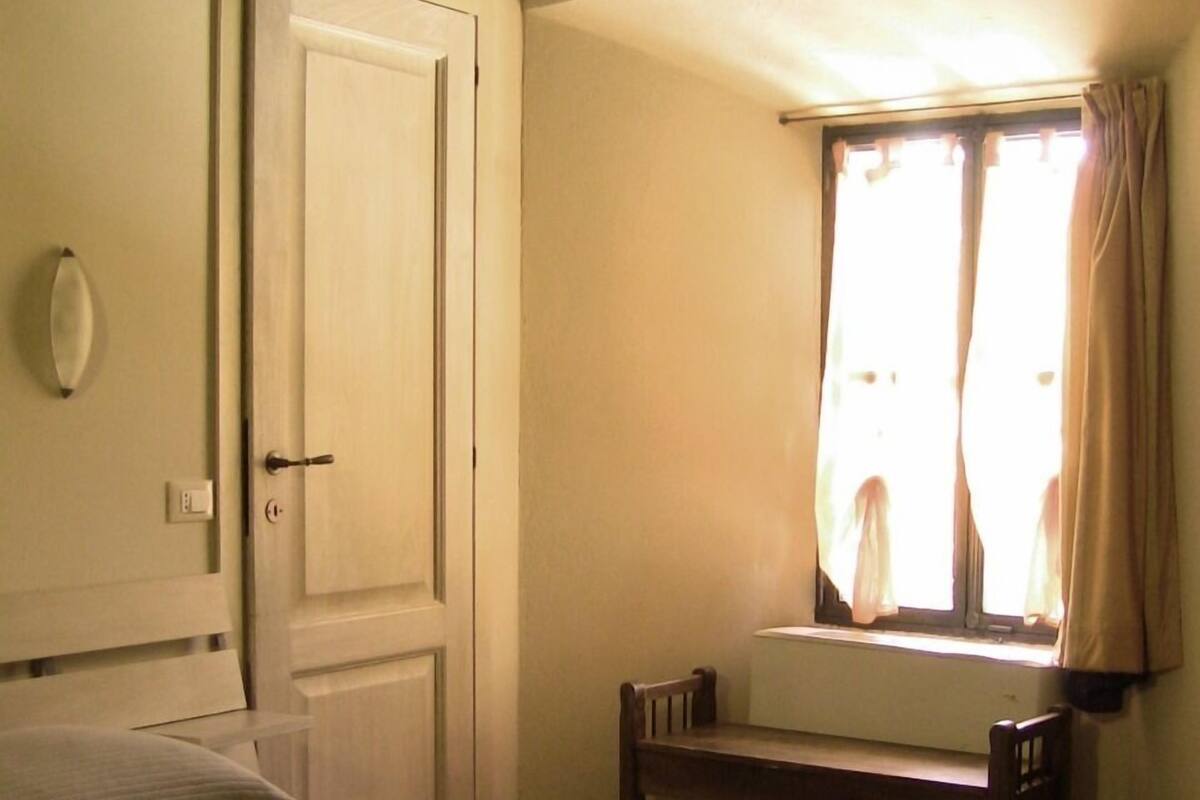 Huvila, yksityinen uima-allas | Tallelokero huoneessa, yksilöllisesti sisustettu