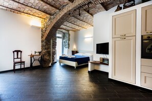Superior-Vierbettzimmer | Hochwertige Bettwaren, Zimmersafe, Schreibtisch, schallisolierte Zimmer