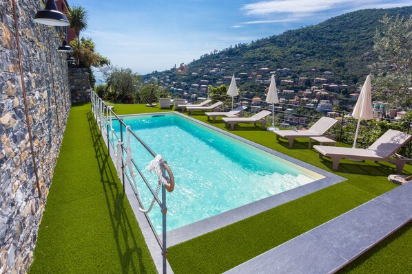 Seasonal outdoor pool - Room and Breakfast Casa Balin (Recco)