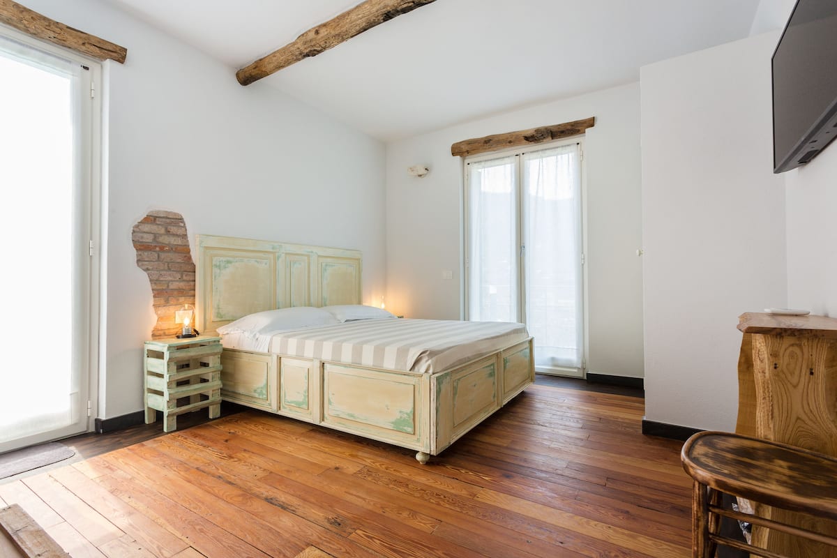 Double Room (Bina) | Premium bedding, in-room safe, desk, soundproofing