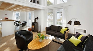 Premium House, 3 Bedrooms, Sauna | Living area | 43-inch flat-screen TV with cable channels, TV, fireplace - Schlosspark Bad Saarow (Bad Saarow)