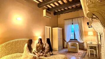 Junior-Suite | Minibar, Zimmersafe, Schreibtisch, schallisolierte Zimmer