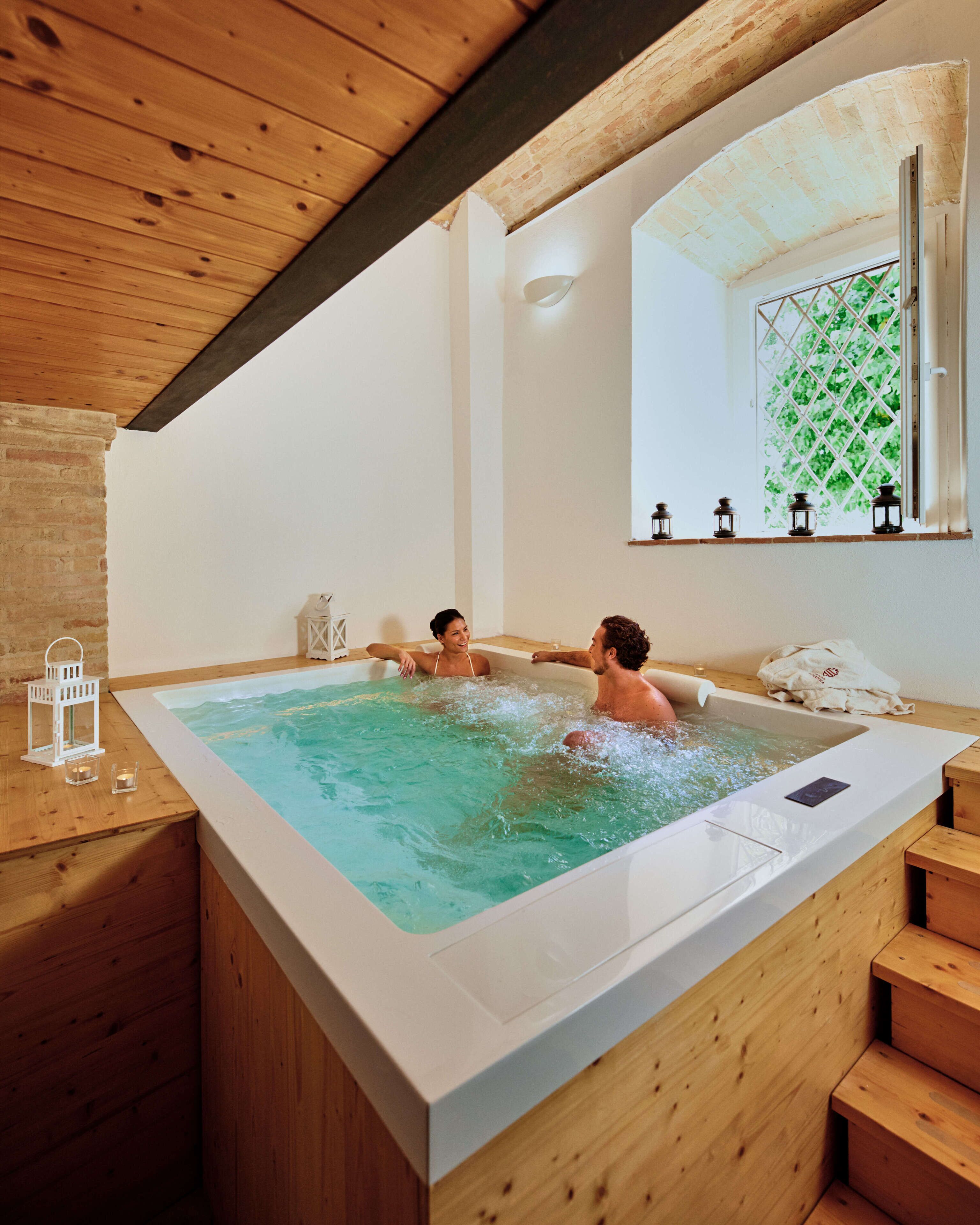 Behandlungsräume für Paare, Sauna, Whirlpool, Dampfbad