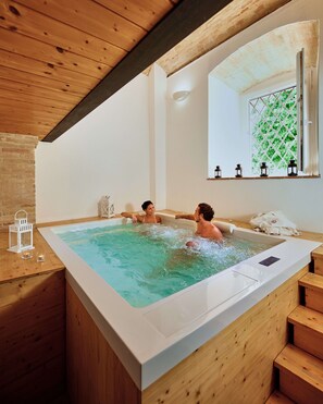 Behandlungsräume für Paare, Sauna, Whirlpool, Dampfbad