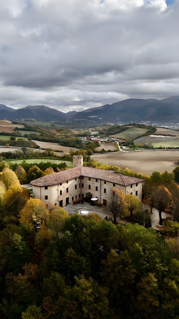 Front of property - Castello di Baccaresca (Gubbio)