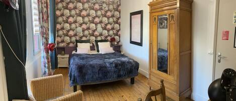 Dobbeltrom – comfort, 1 dobbeltseng | Skrivebord, strykejern/-brett, wi-fi (inkludert) og sengetøy