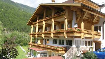 Fachada da propriedade