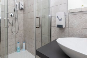 Shower, free toiletries, hair dryer, bidet - Bed & Breakfast S. Elia (Caltanissetta)