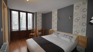 Bureau, lits bébé (gratuits), Wi-Fi gratuit