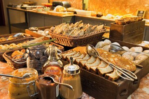 Daily continental breakfast for a fee - Pousada de Lisboa - Small Luxury Hotels Of The World (Lisbon)
