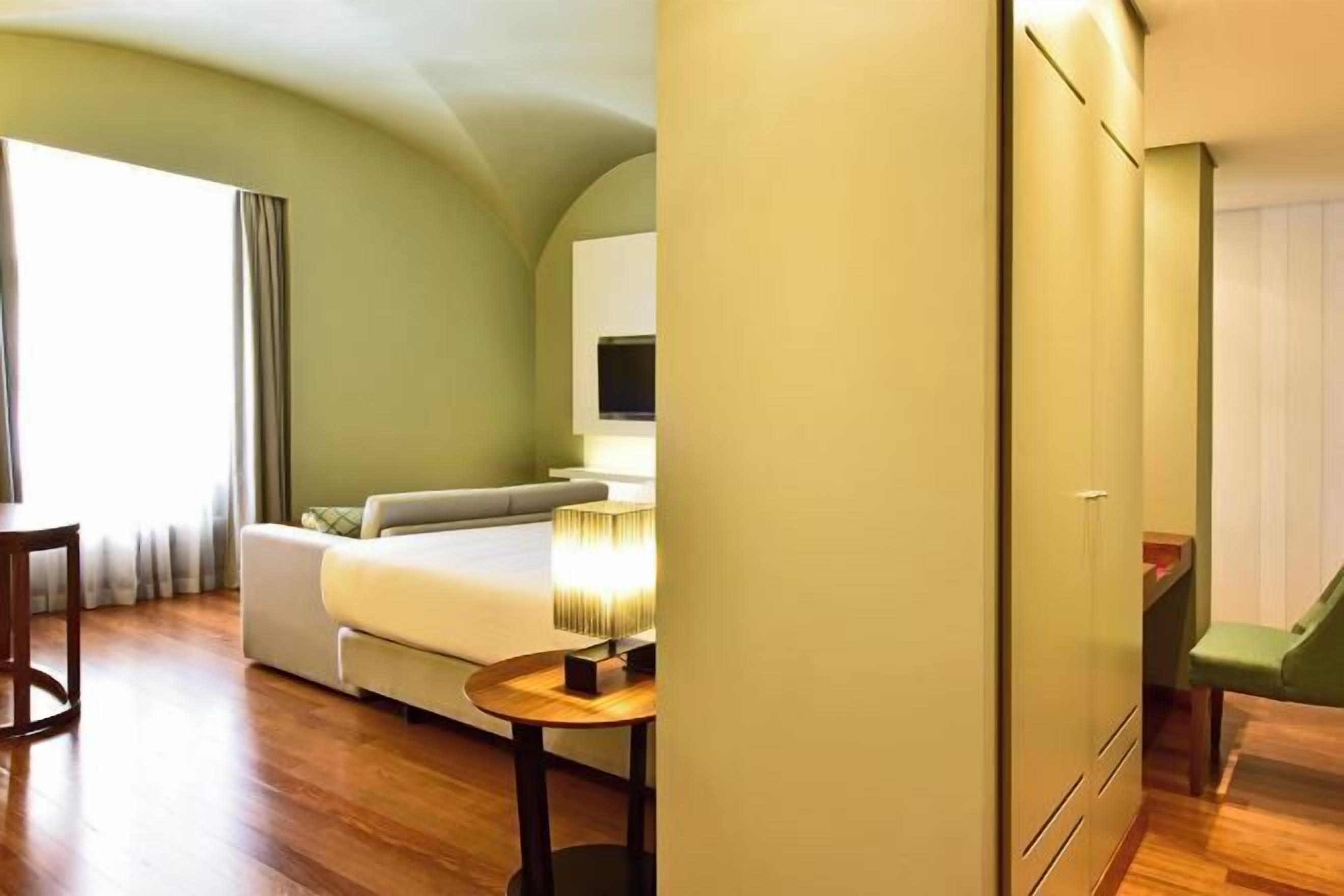 Minibar, in-room safe, individually decorated, soundproofing