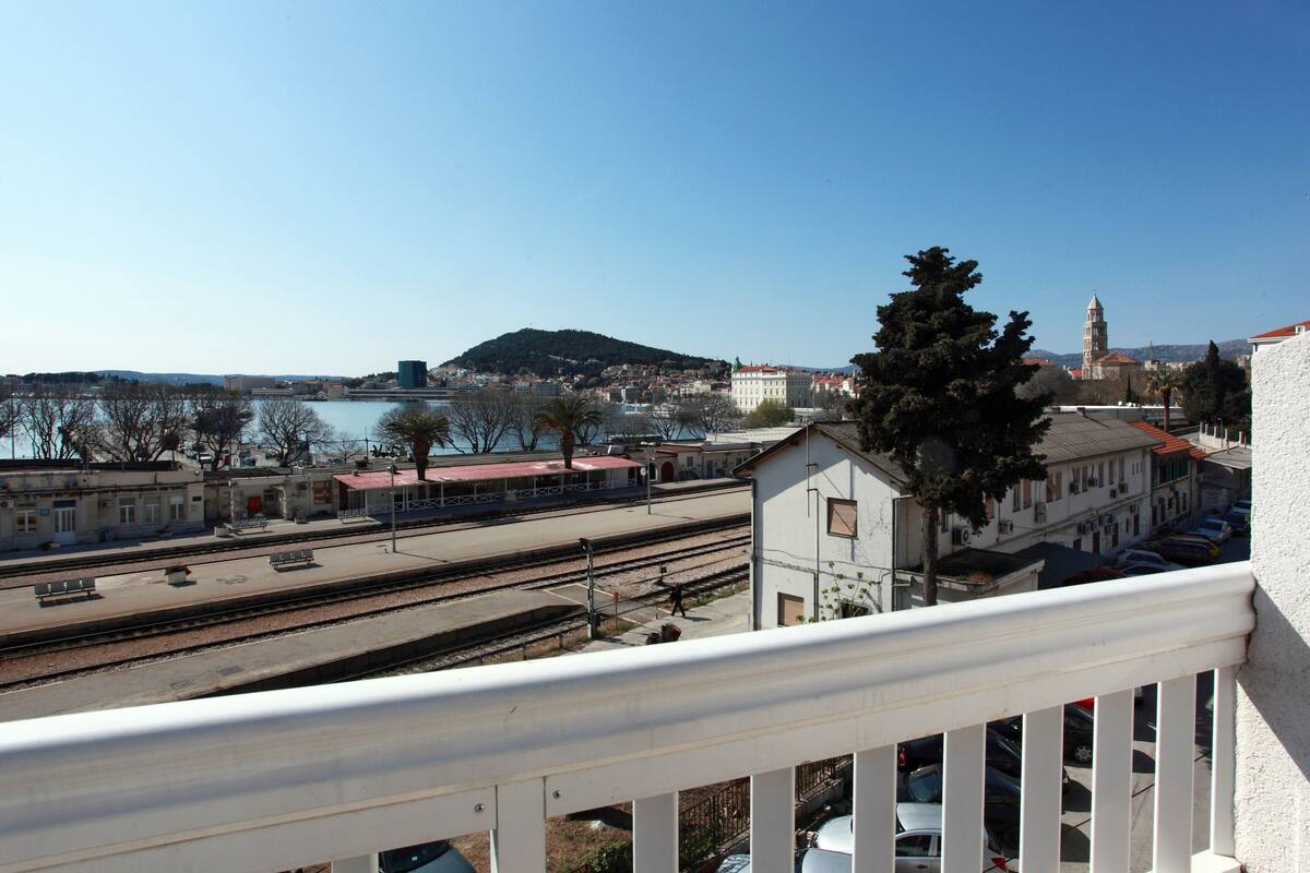 Estudio Confort, balcón, vista parcial al mar | Balcón