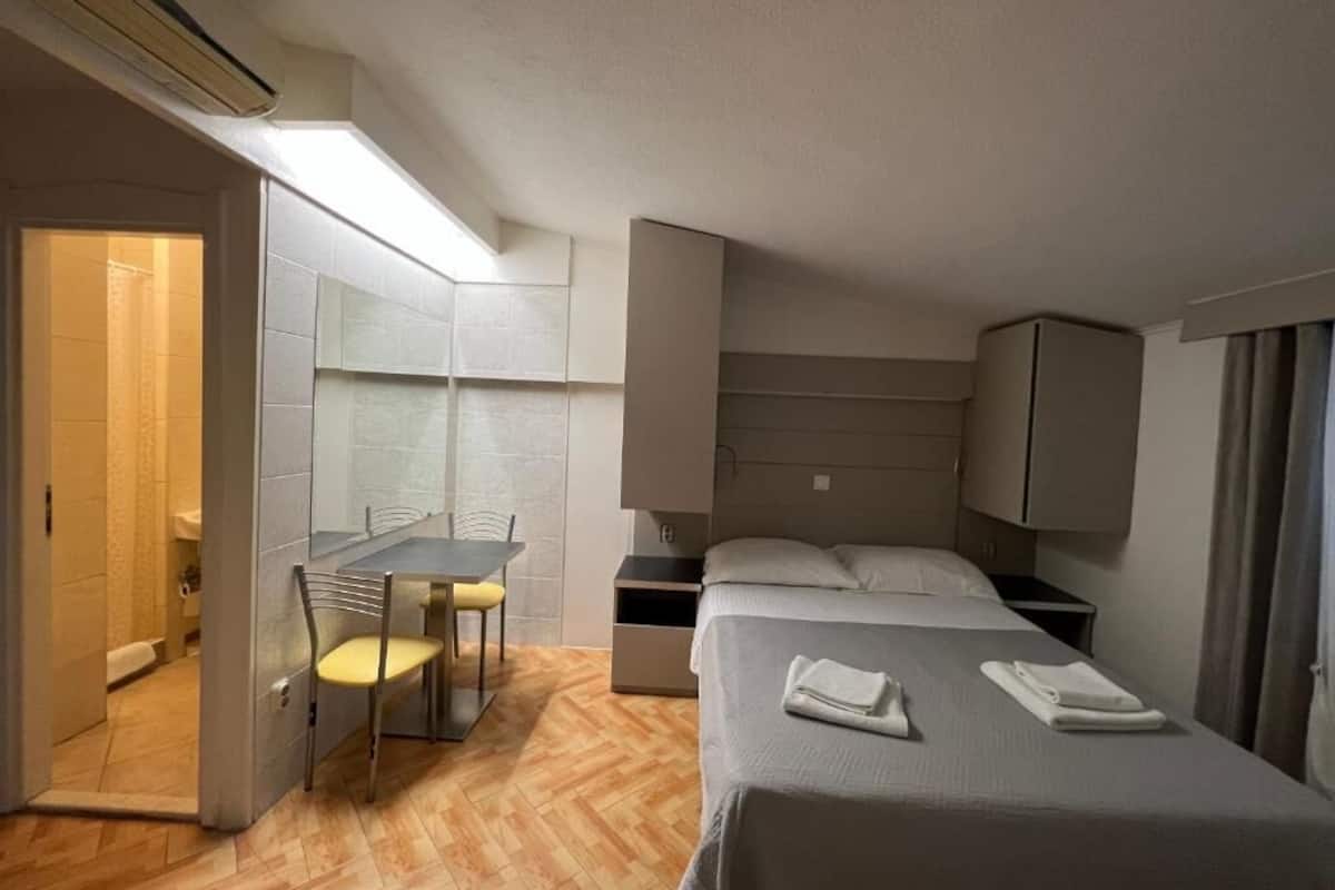 Standard Double Room | Soundproofing, free WiFi