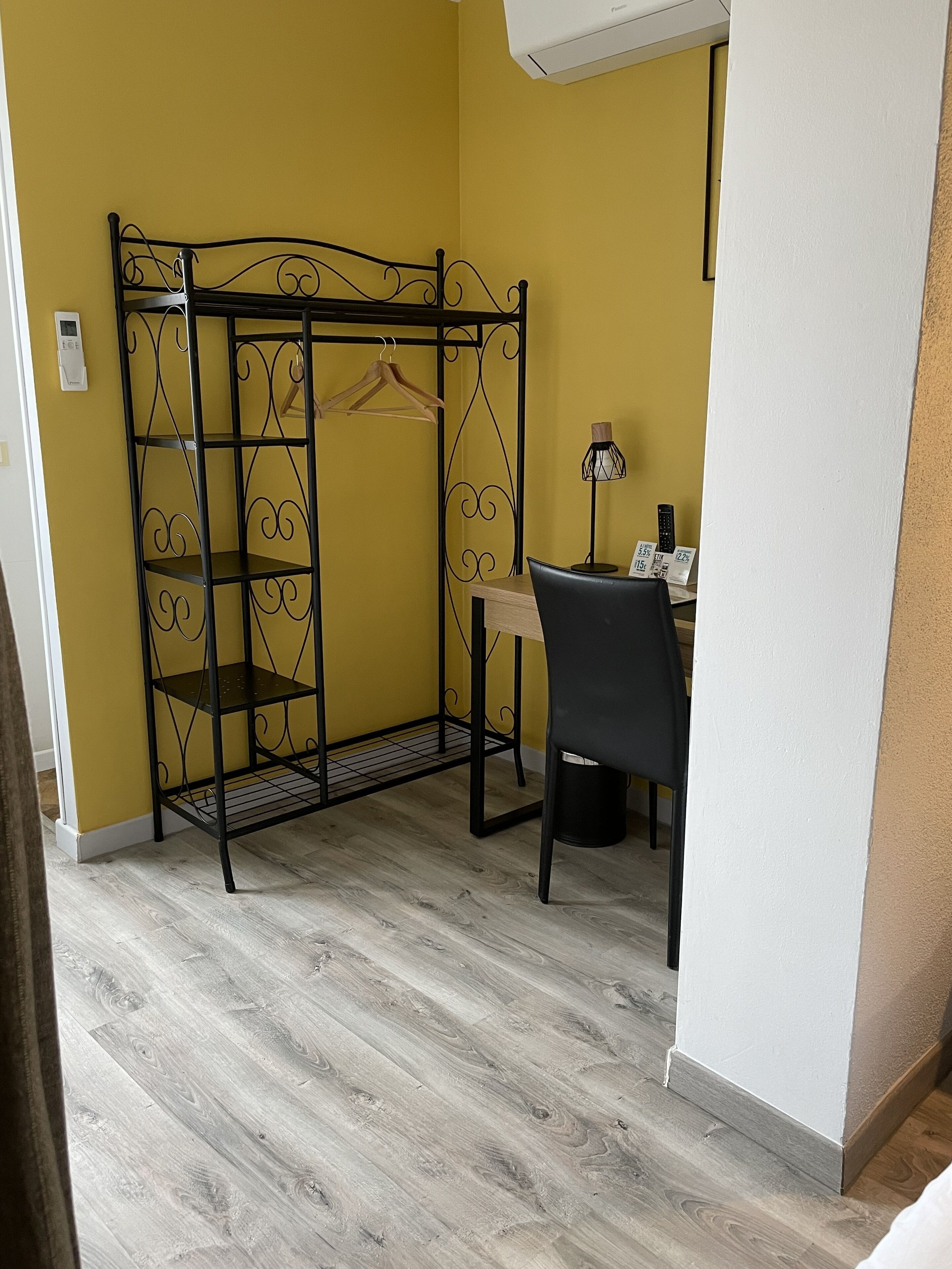 classic triple room | living area | 80-cm flat-screen tv with digital channels, tv