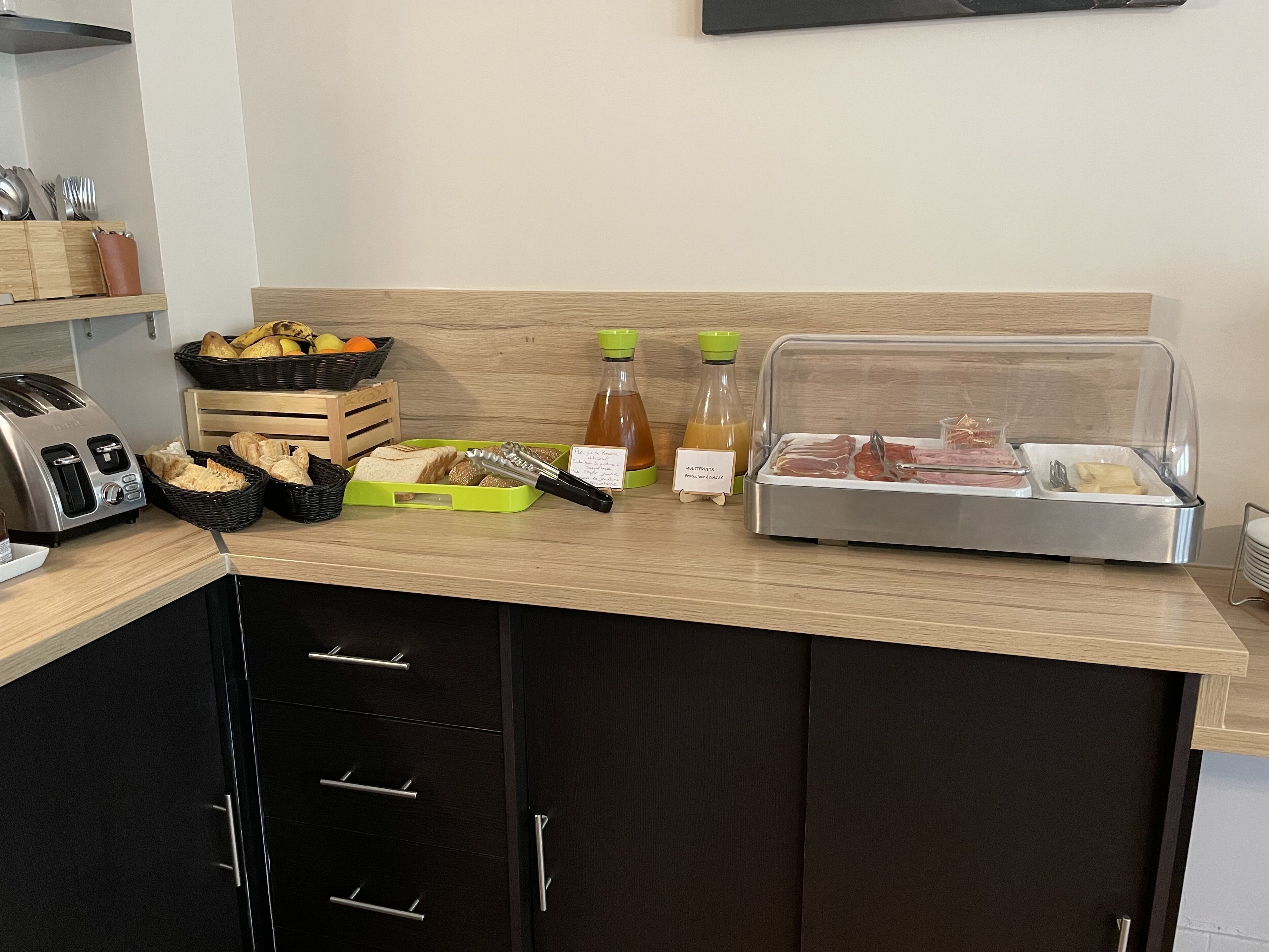 daily continental breakfast (eur 10.00 per person)