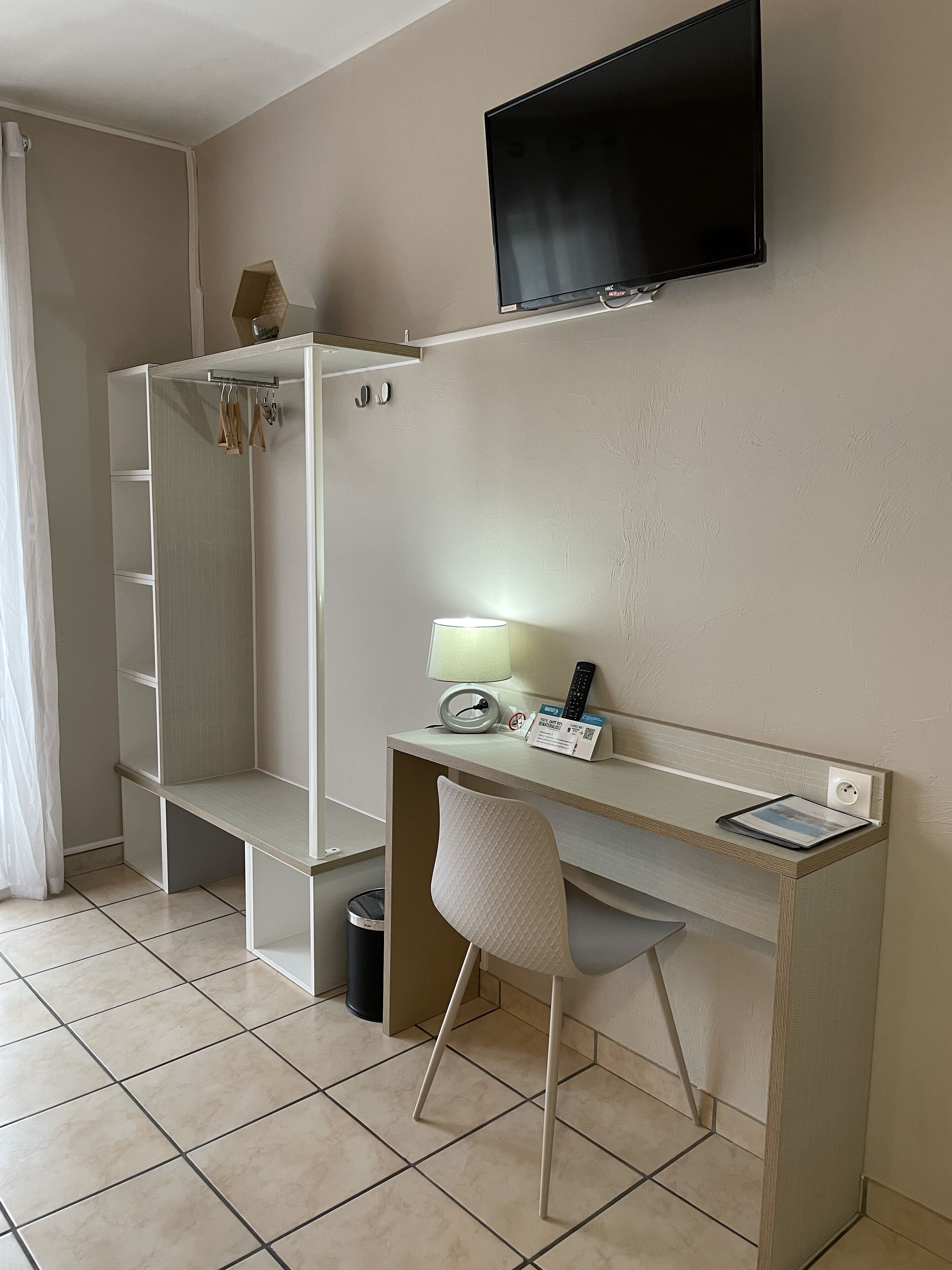 classic twin room | 1 bedroom, desk, free wifi, bed sheets