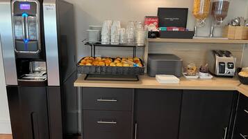 Daily continental breakfast (EUR 10.00 per person)