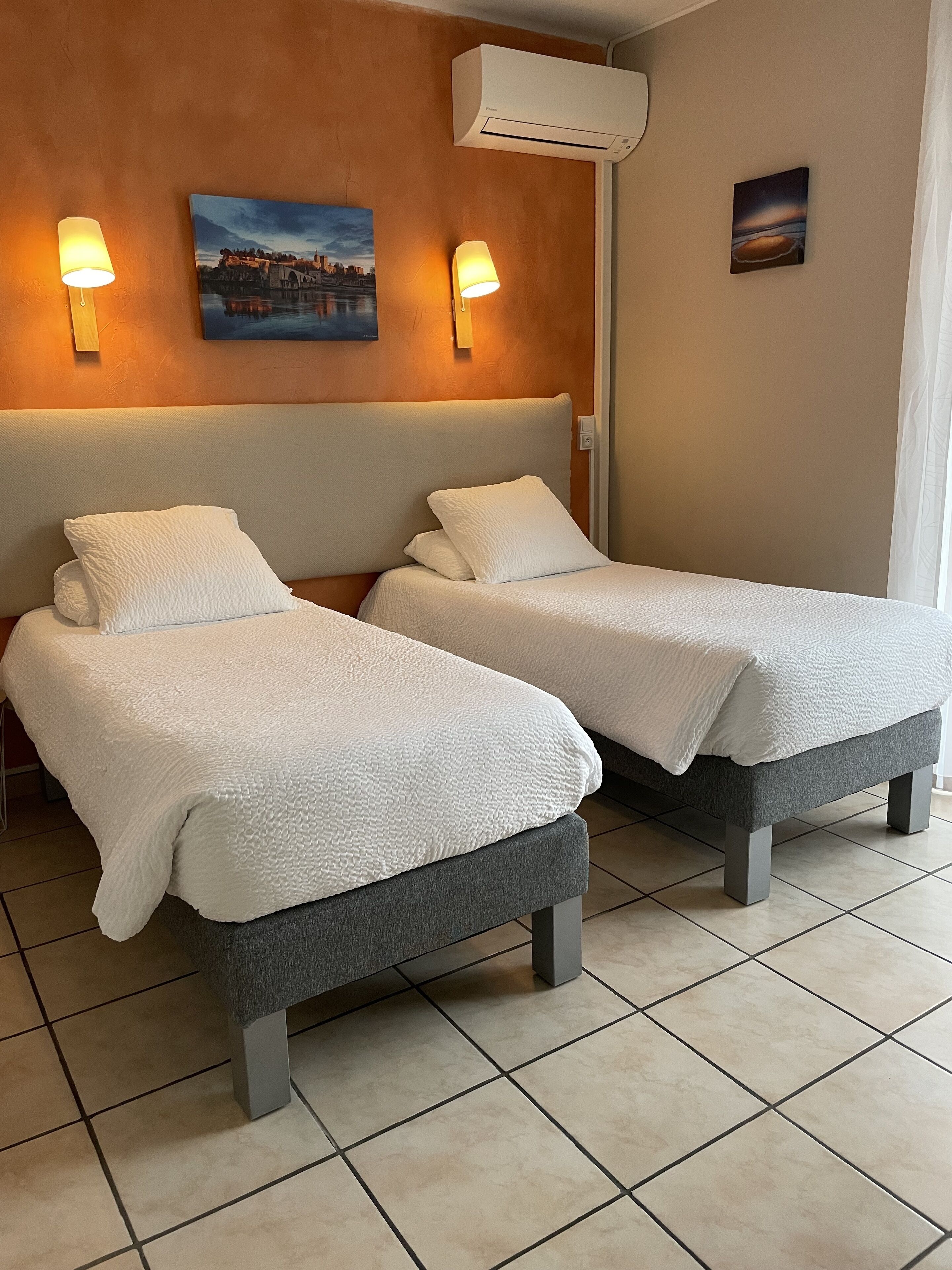 classic twin room | 1 bedroom, desk, free wifi, bed sheets