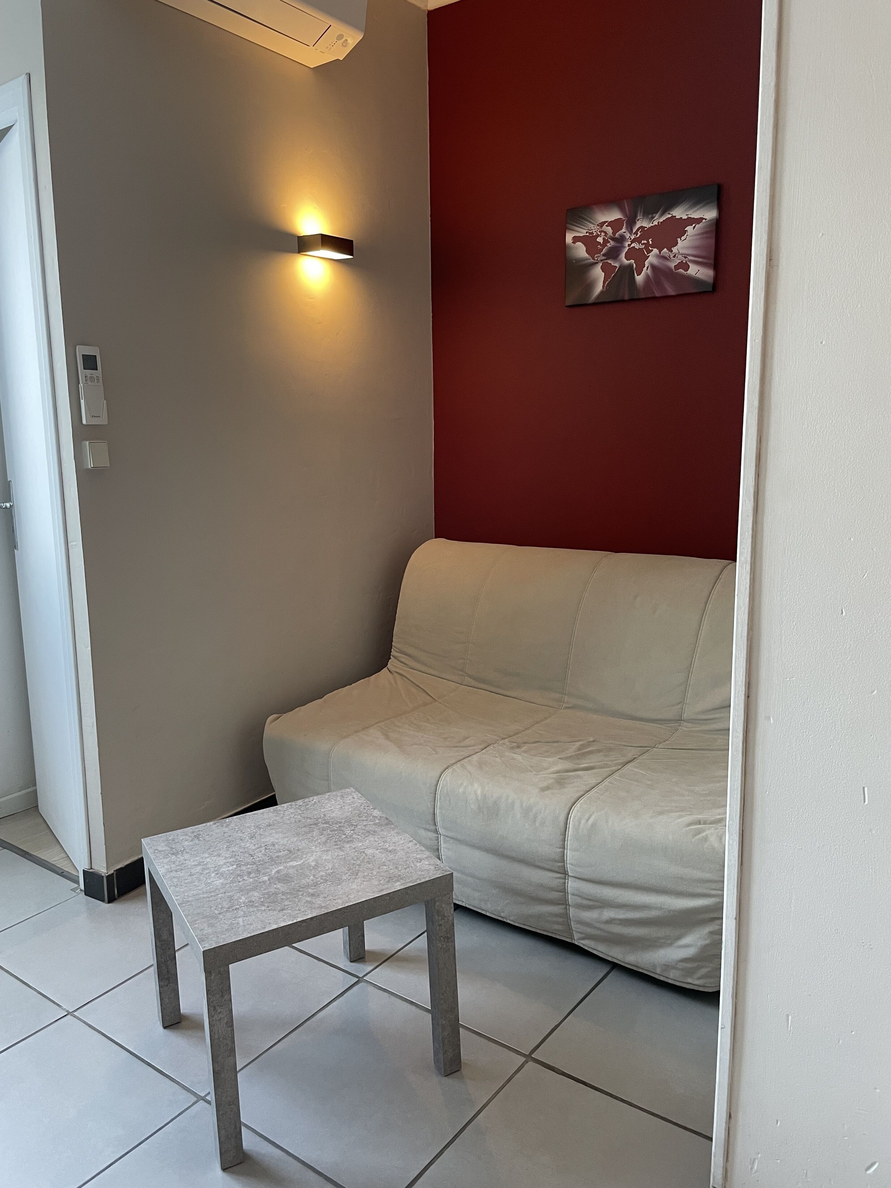 80-cm flat-screen tv with digital channels, tv