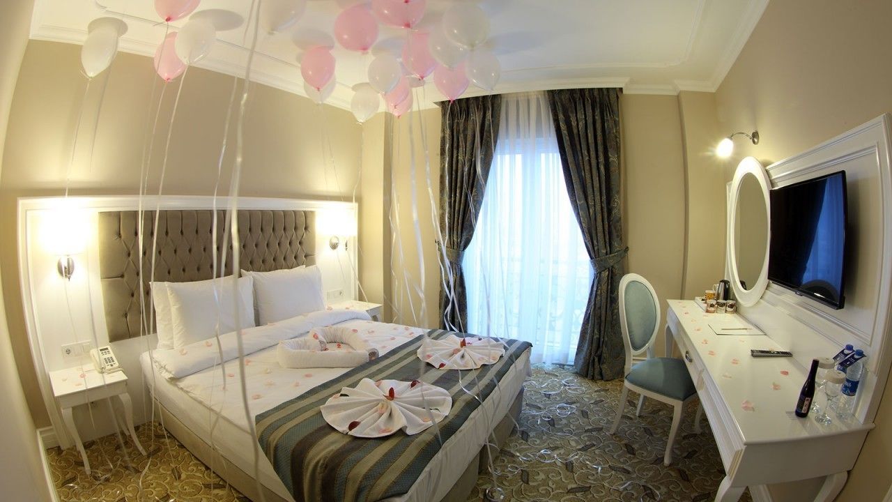 superior room | minibar, in-room safe, individually decorated, individually furnished