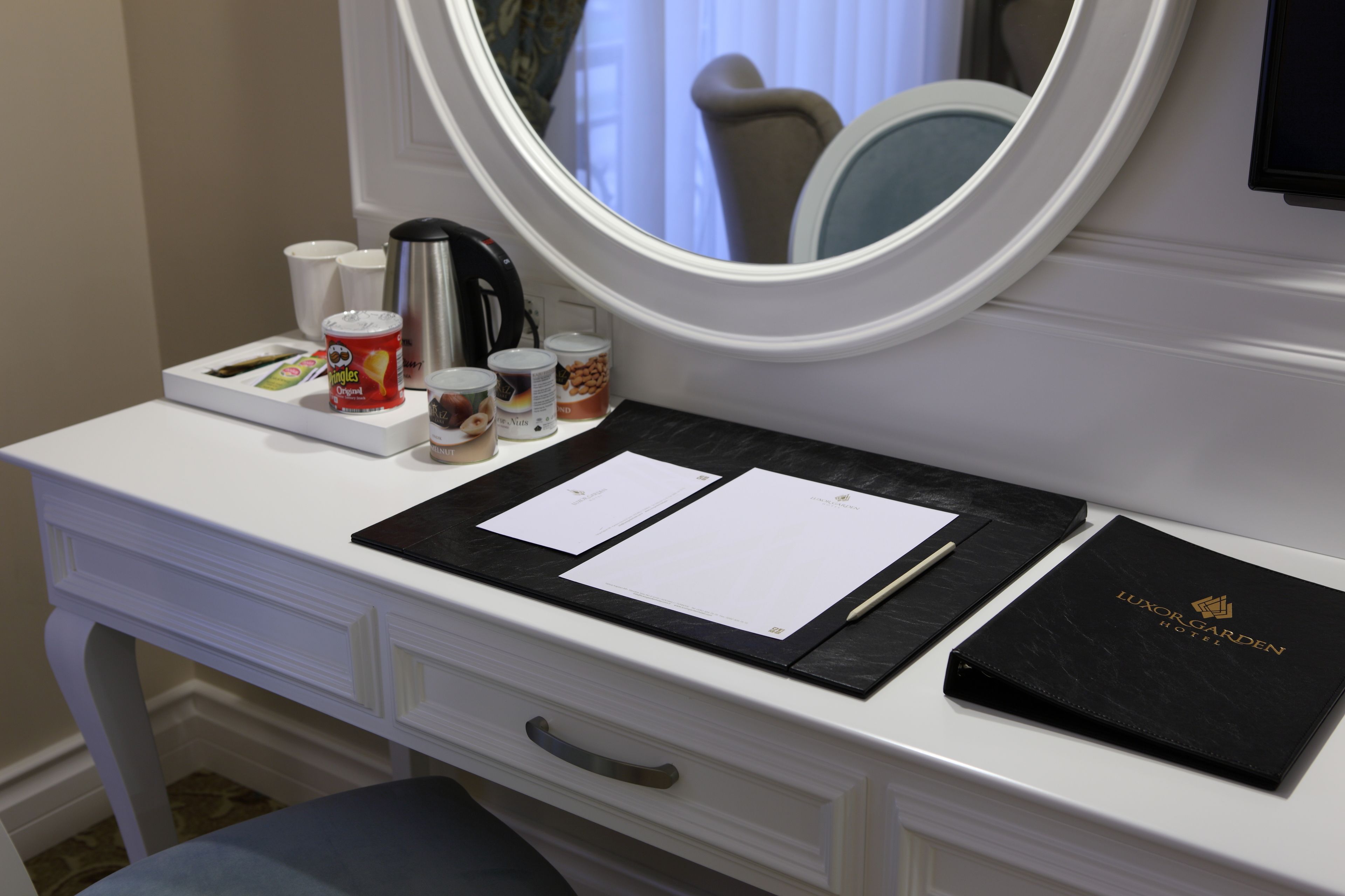 superior single room | in-room business centre