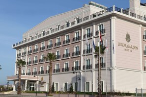 Fachada de la propiedad