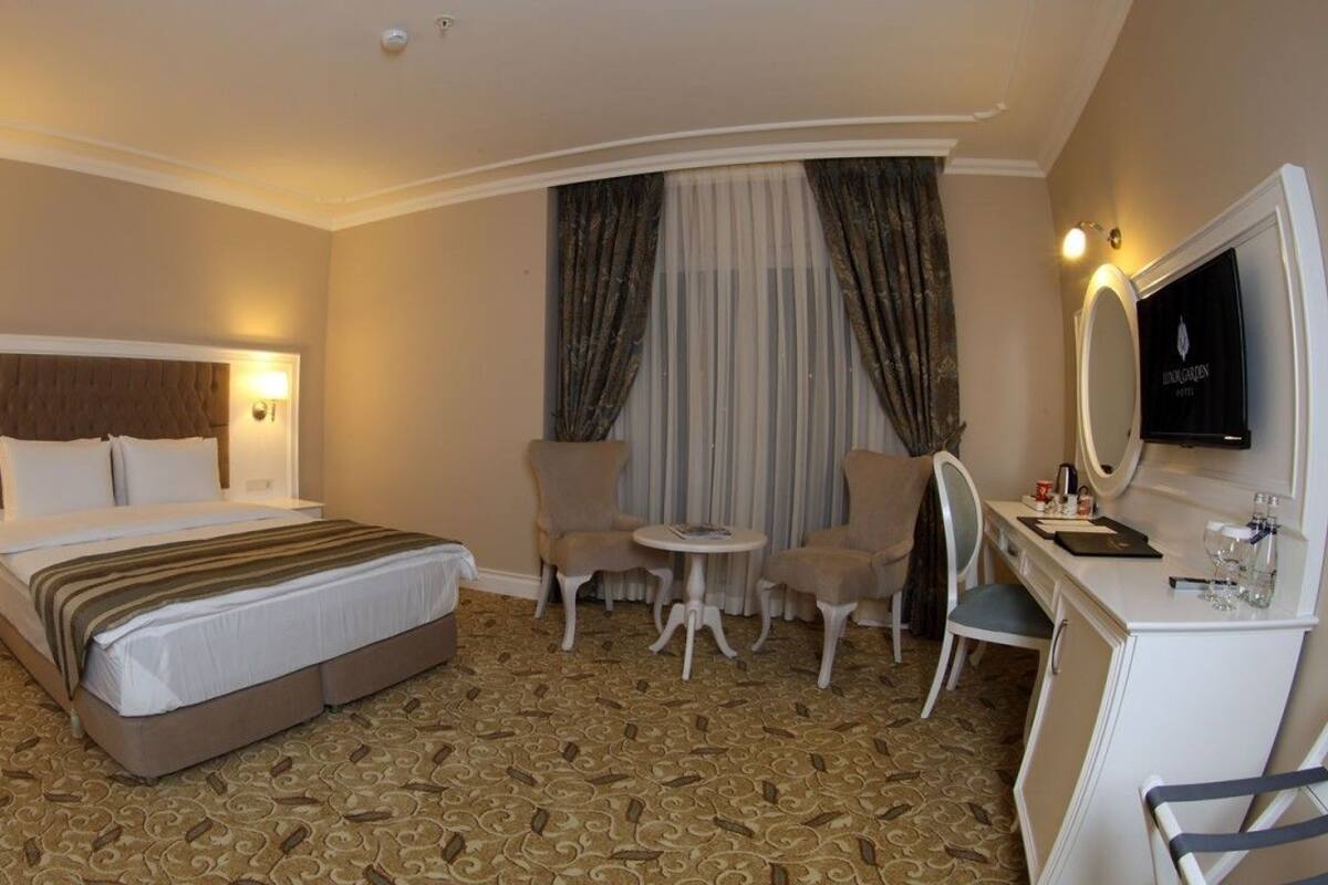 Deluxe Room | Living area | LCD TV