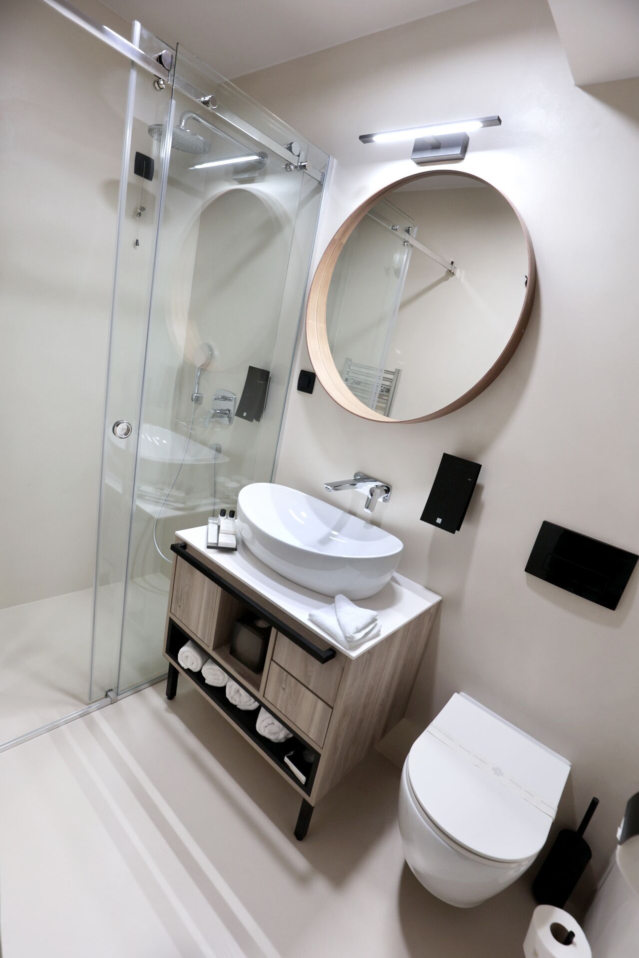 standard double room, balcony, sea view | bathroom | shower, free toiletries, hair dryer, towels