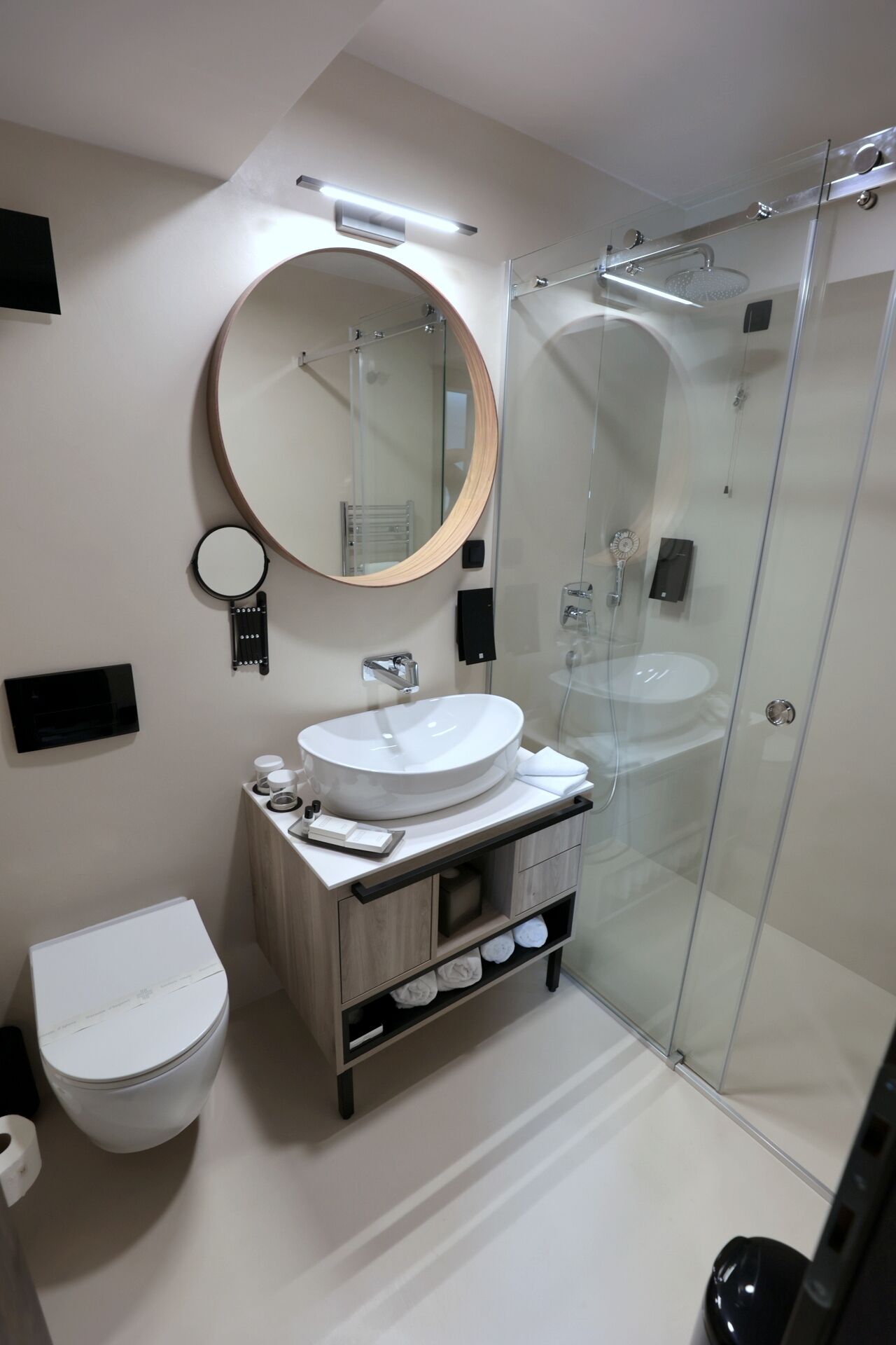 superior double room, sea view | bathroom | shower, free toiletries, hair dryer, towels