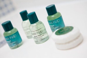 Standard Single Room, 1 Double Bed | Bathroom amenities | Shower, free toiletries, hair dryer, towels - The Firgarth - Adults Only (Windermere)