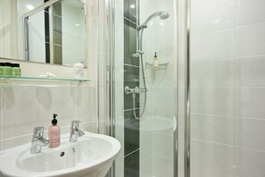 Classic Double Room, 1 King Bed | Bathroom | Shower, free toiletries, hair dryer, towels - The Firgarth - Adults Only (Windermere)