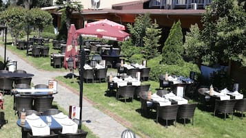 Breakfast, lunch, dinner served; garden views