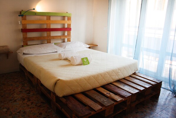 Free cots/infant beds, rollaway beds, free WiFi