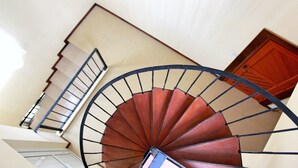 A spiral staircase with a metal railing and wooden steps. - Beach Paradise Villas (Balaclava)