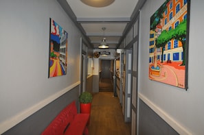 Interior entrance - Hôtel Côte Basque (Bayonne)