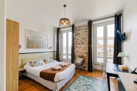 Comfort Room | Premium bedding, desk, soundproofing, free WiFi. Hôtel Côte Basque