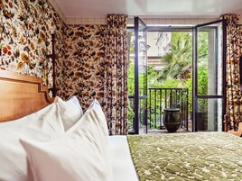 Ropa de cama hipoalergénica, colchones con efecto memoria y minibar 