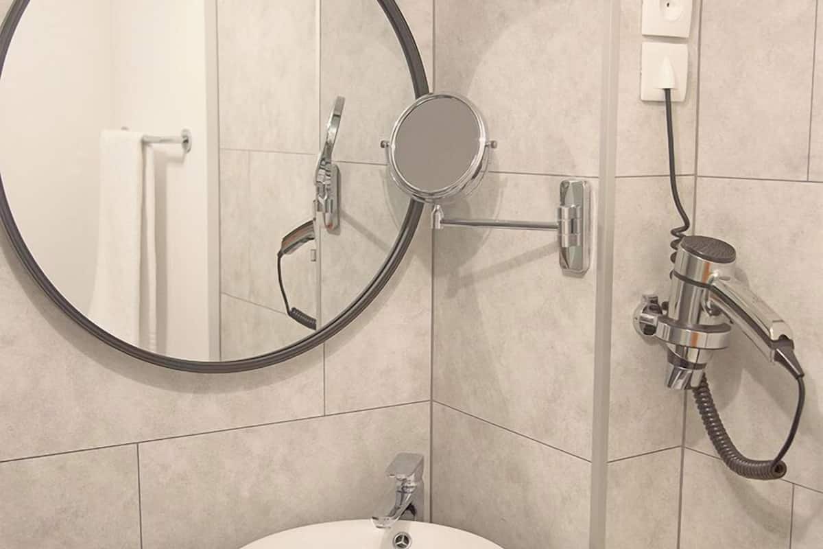 superior double room | bathroom | hair dryer, towels, soap, shampoo