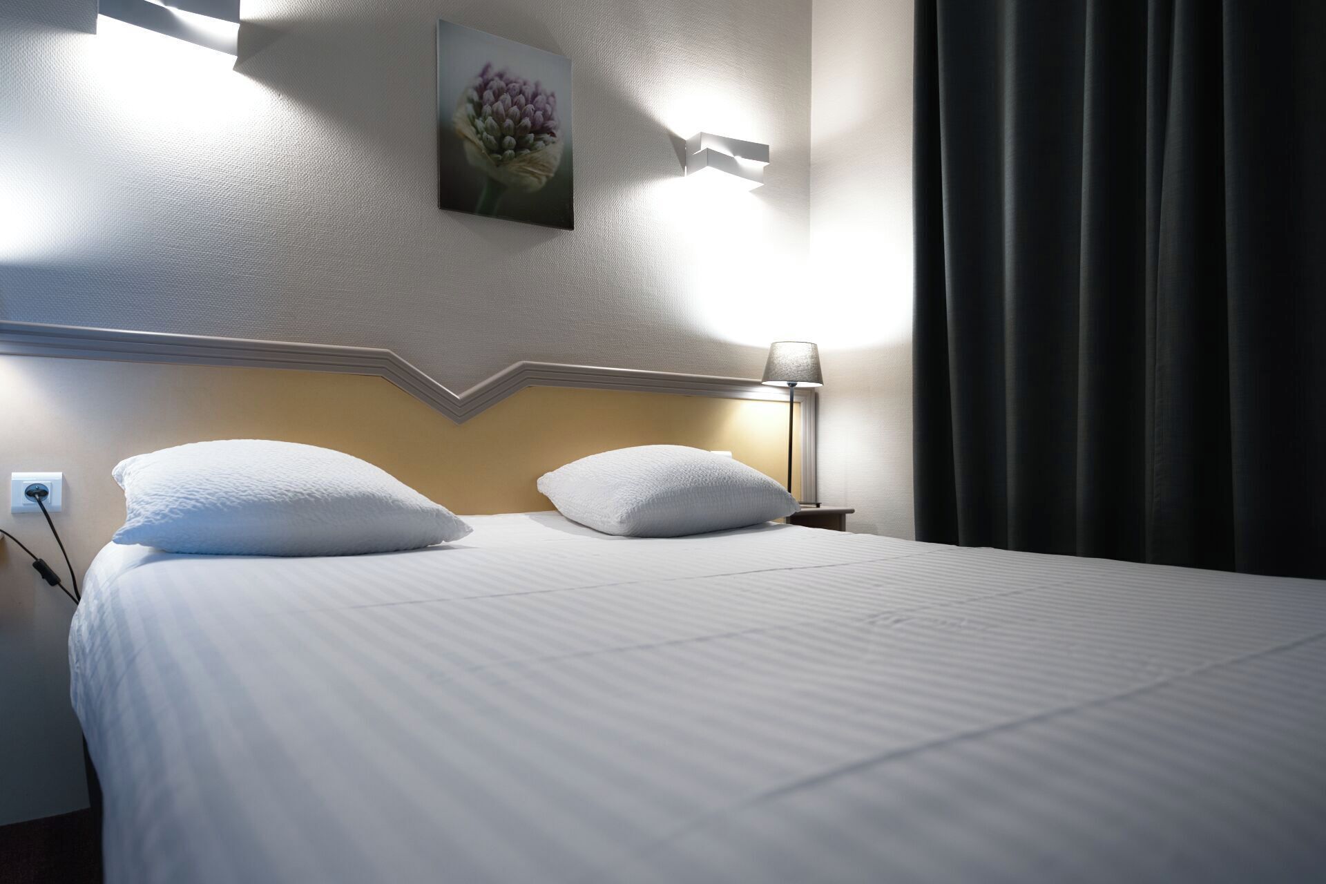 standard double room | desk, laptop workspace, soundproofing, free wifi