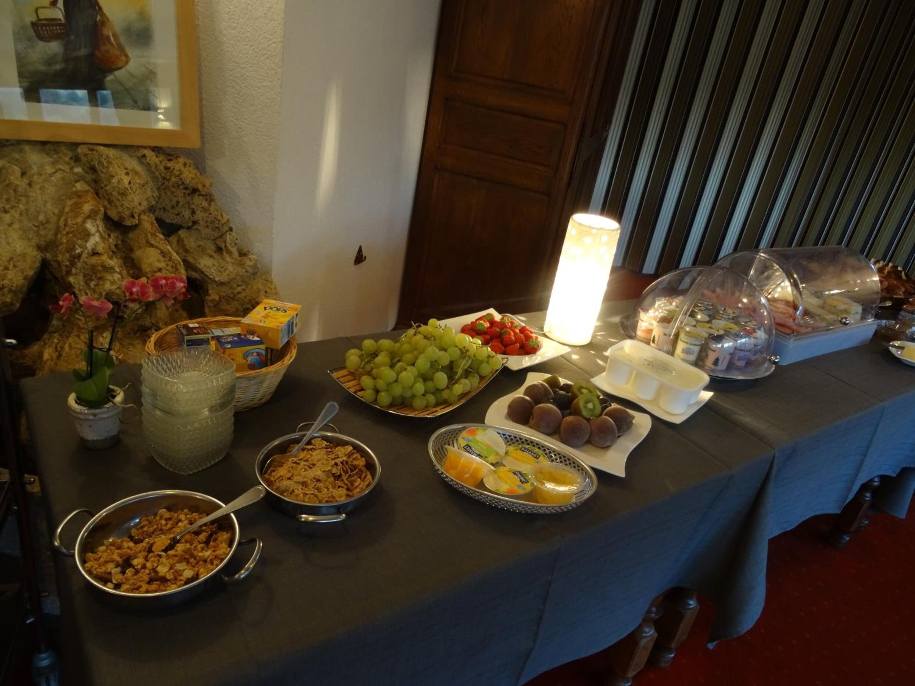 lunch and dinner served, local cuisine