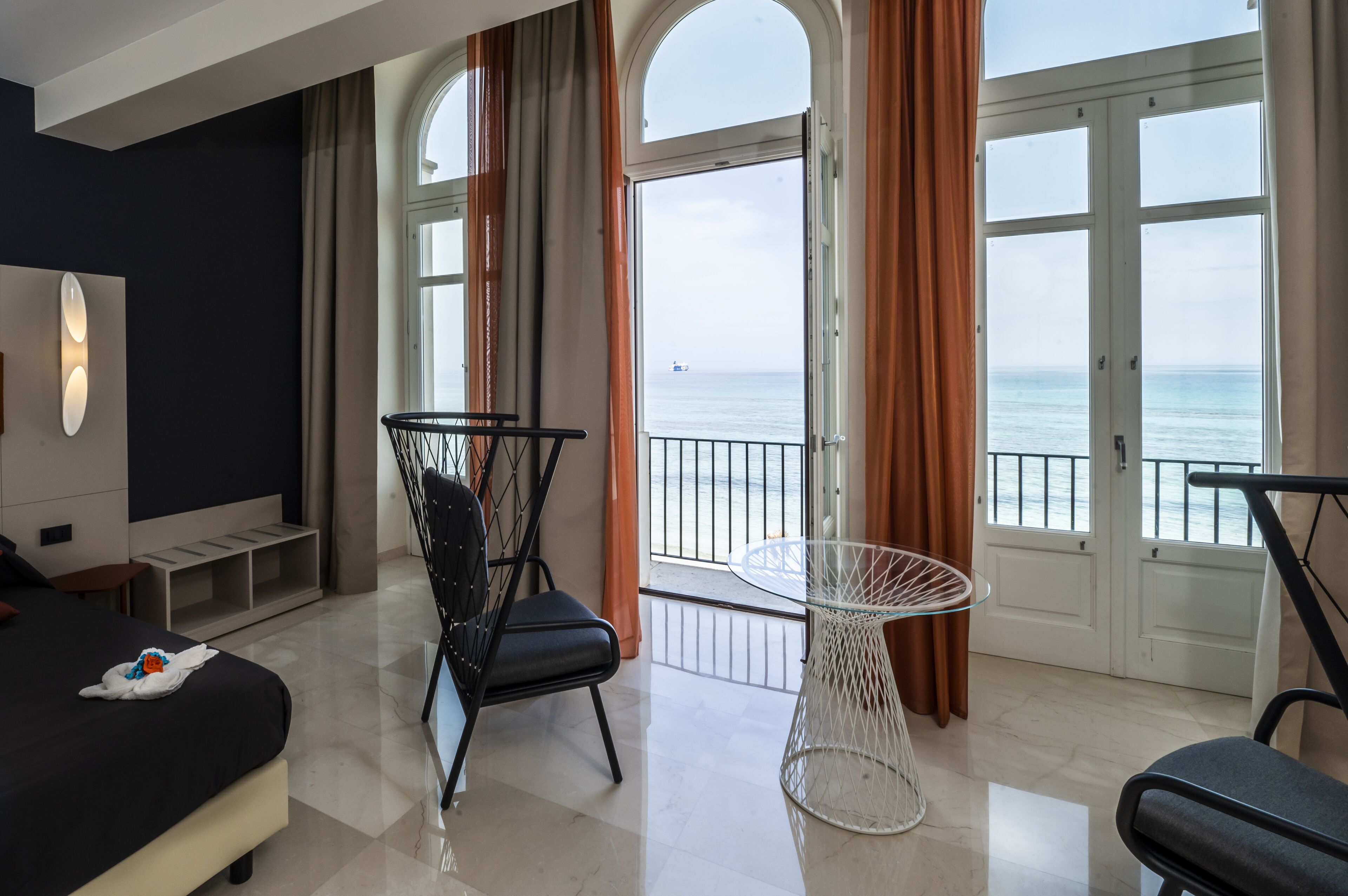 exclusive studio suite, sea view | premium bedding, desk, laptop workspace, soundproofing