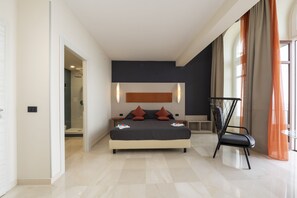 Exclusive Studio Suite, Sea View | 1 bilik tidur, peralatan tempat tidur premium, meja 